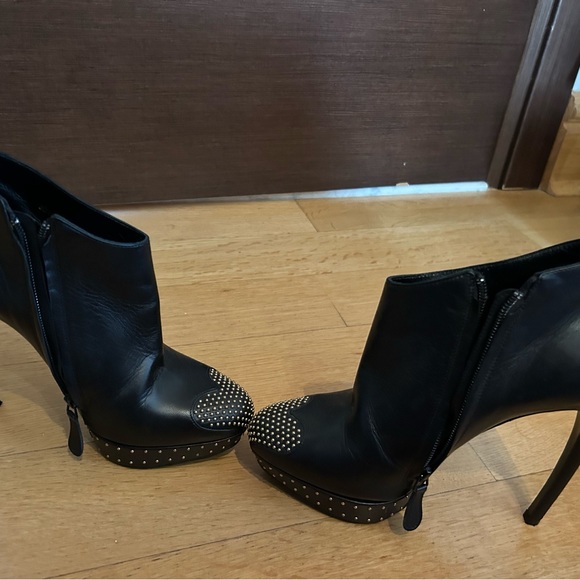 ALEXANDER MCQUEEN Black Leather Studded Heart-Toe Platform Bootie, Size 39 - Picture 5 of 8